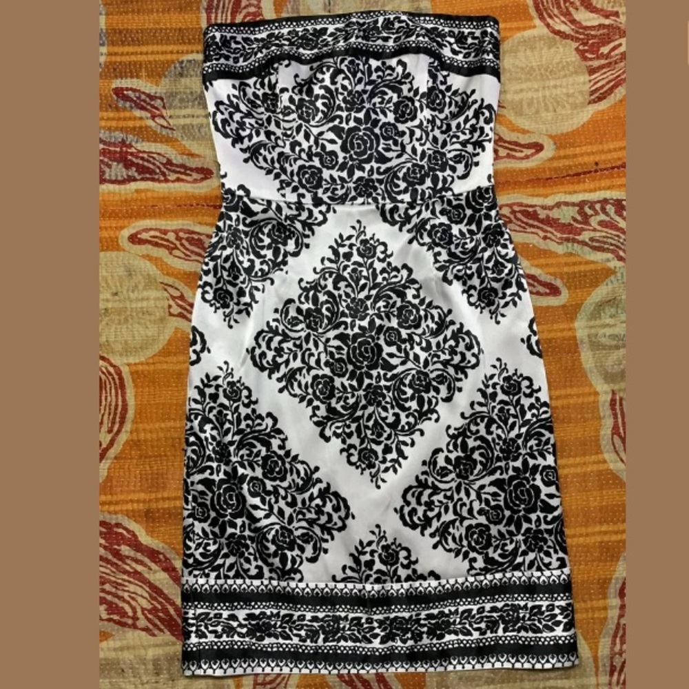 WHITE HOUSE BLACK MARKET FLORAL STRAPLESS DRESS